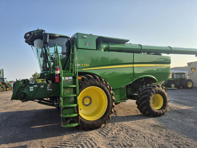 John Deere S790