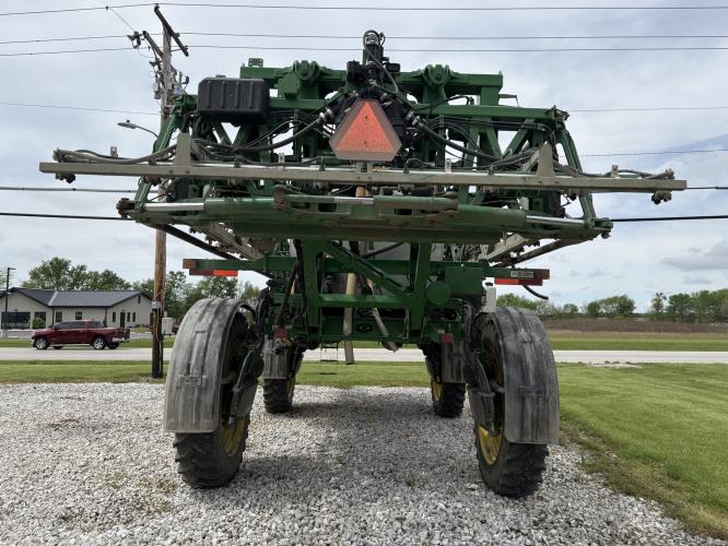 John Deere R4044