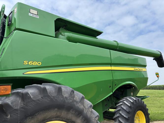 John Deere S680