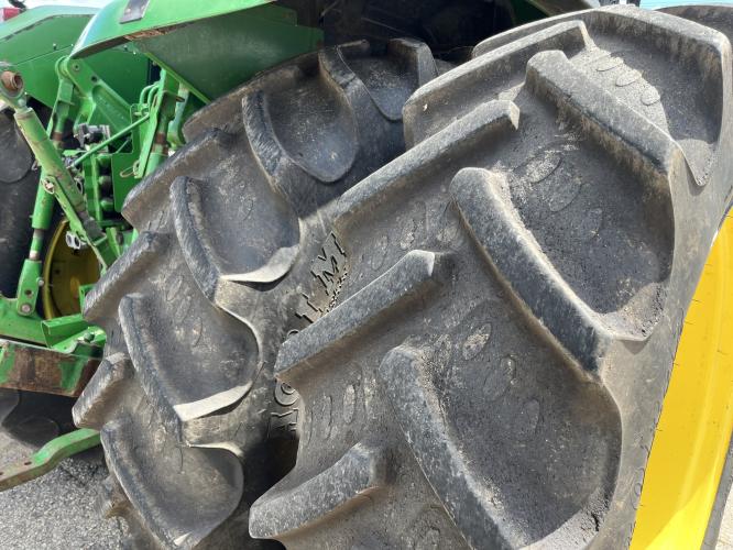 John Deere 7610