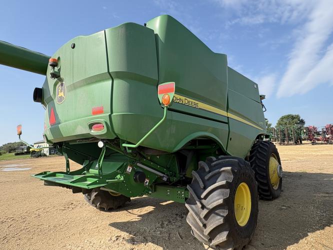 John Deere S770