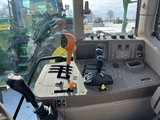 John Deere 6115M