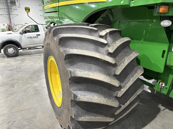 John Deere S660