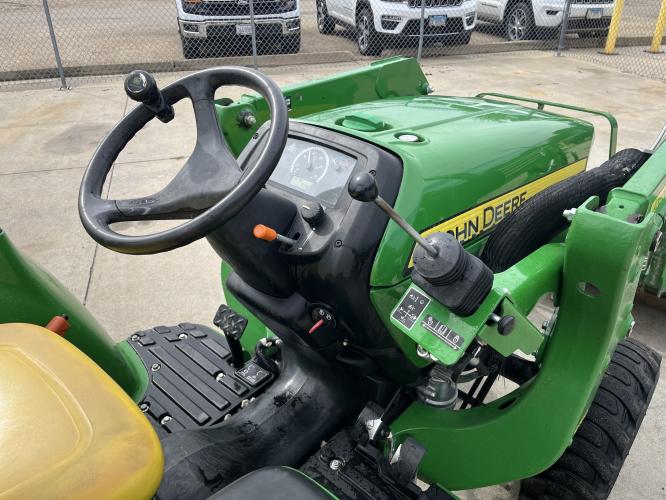 John Deere 3038E