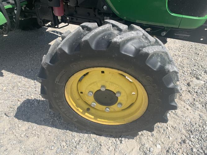 John Deere 3038E
