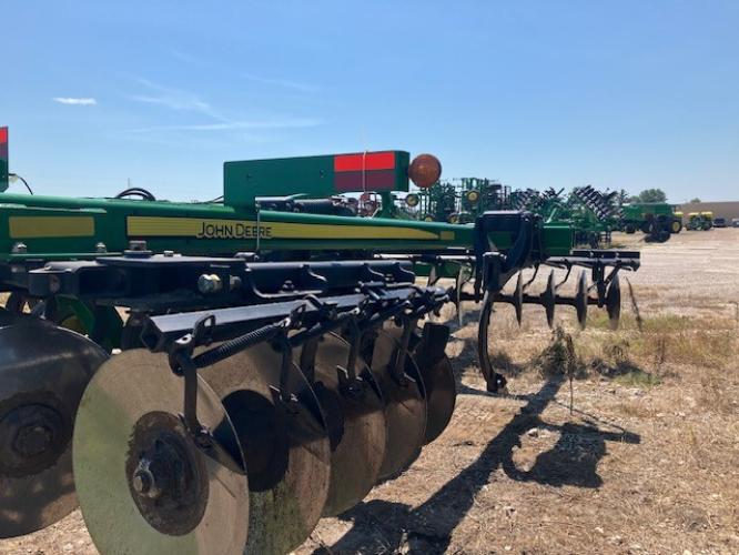 John Deere 2720