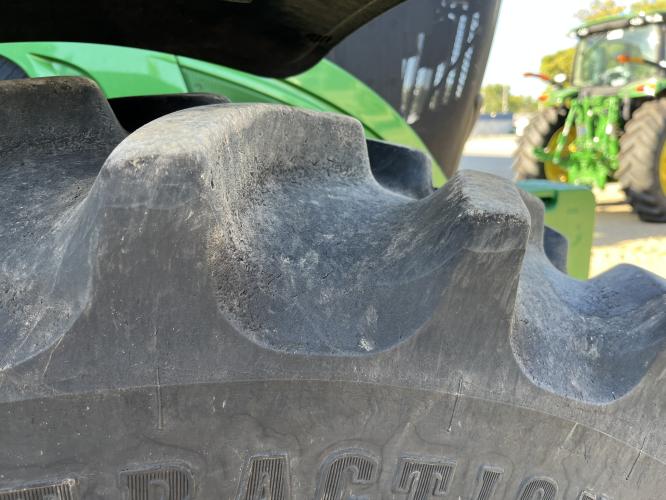 John Deere 6215R