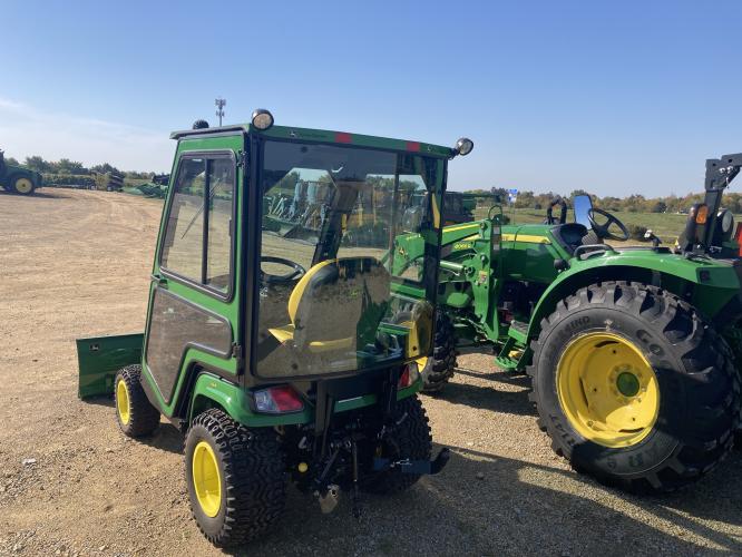 John Deere X758
