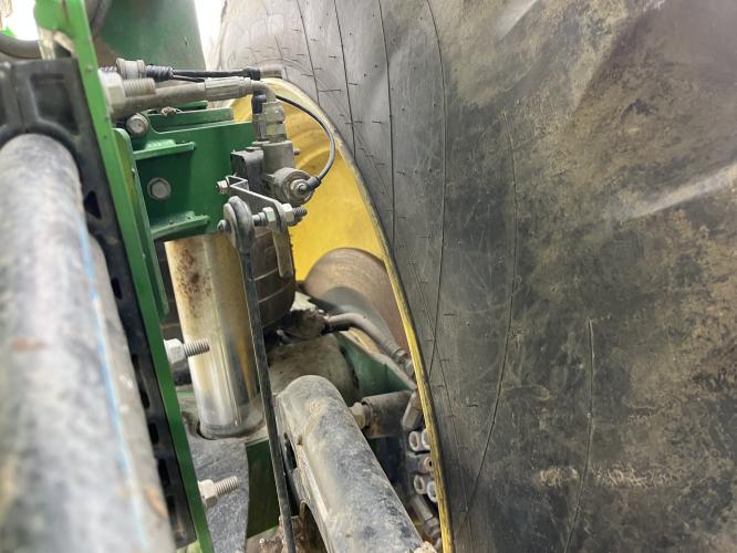 John Deere R4044