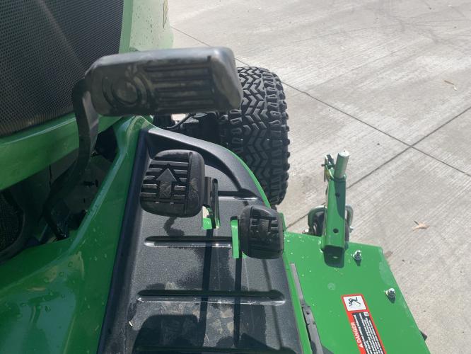 John Deere X758