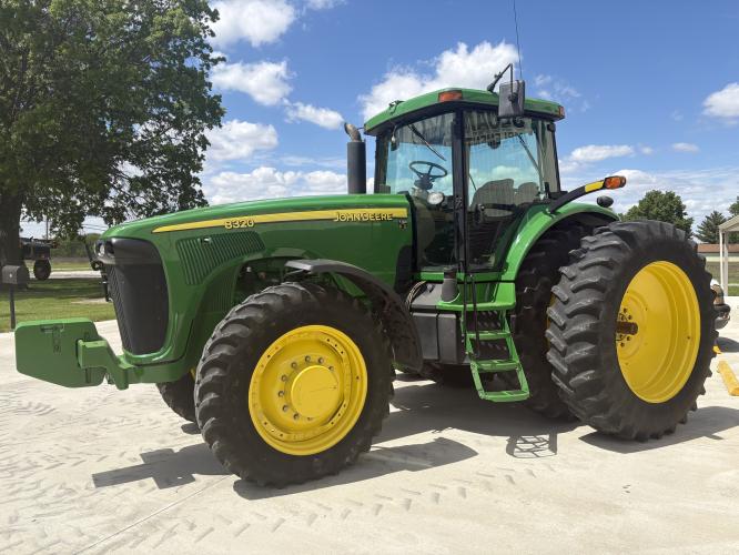 John Deere 8320