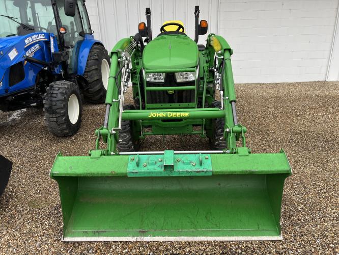 John Deere 3033R