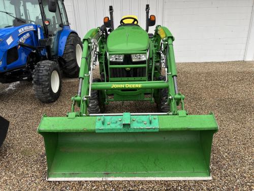 2023 John Deere 3033R