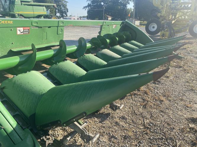 John Deere 608C