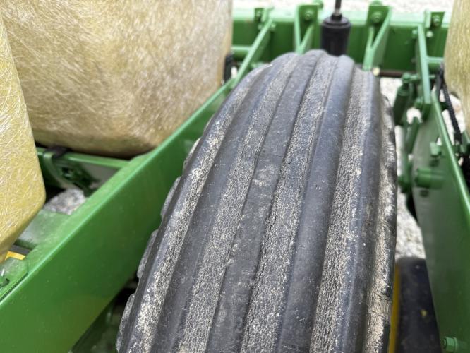 John Deere 7200