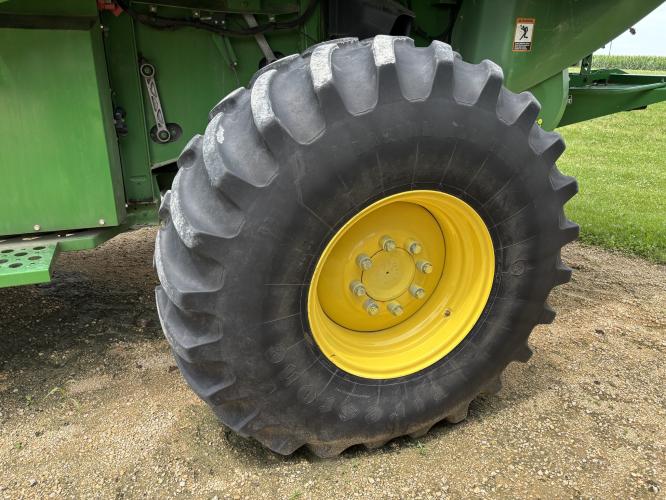 John Deere S680