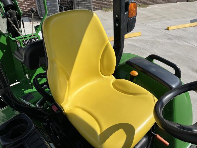 John Deere 3039R