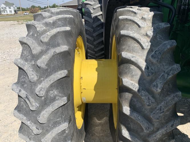 John Deere 8335R