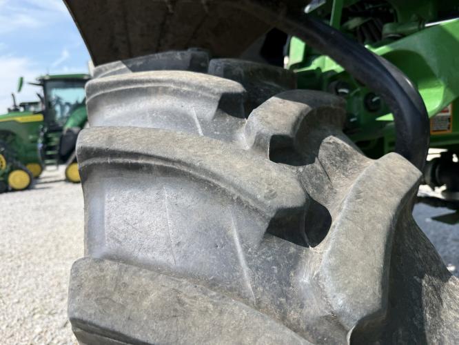 John Deere 412R