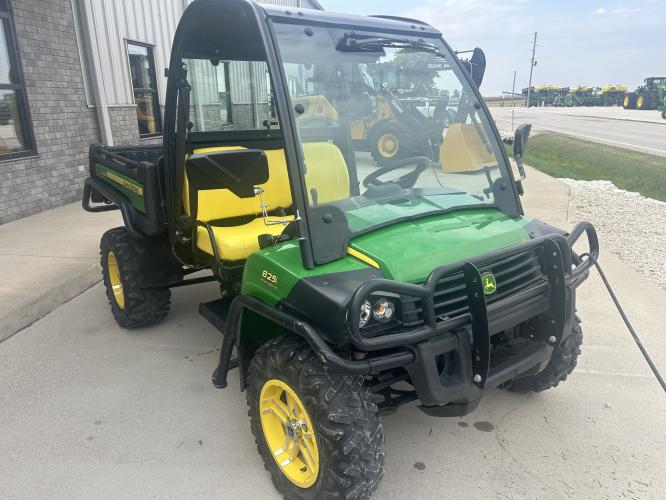 John Deere 825I