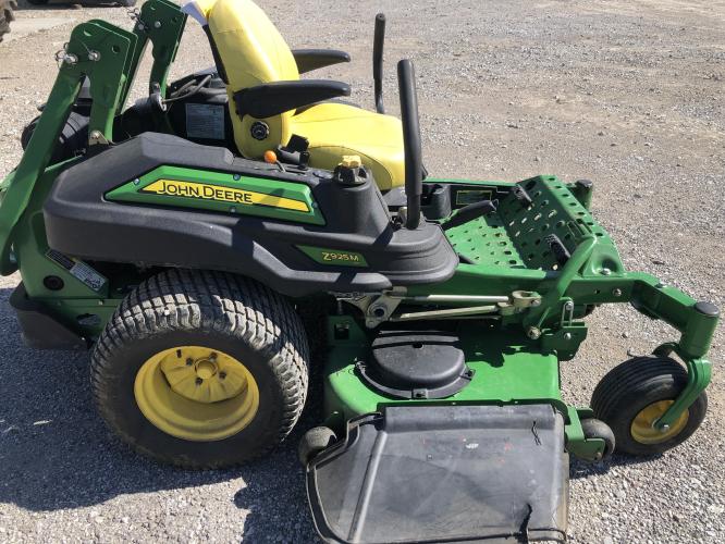 John Deere Z925M