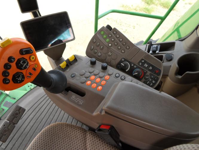 John Deere S670