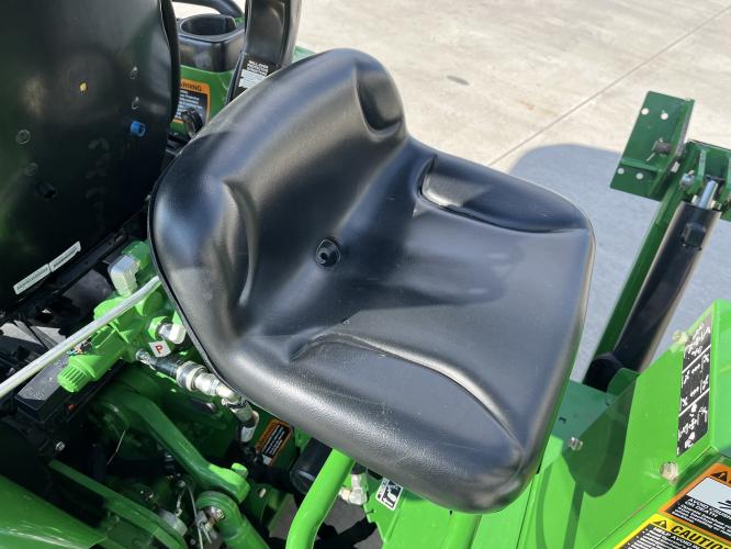 John Deere 3039R