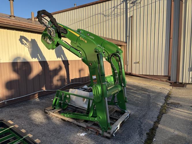 John Deere NEW 540R Loader