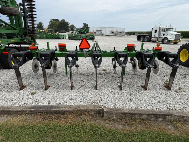 John Deere 2100