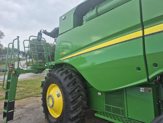 John Deere S790