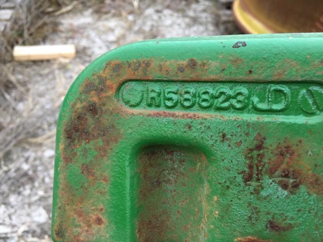 John Deere R58823 FRONT SUITCASE WEGHT