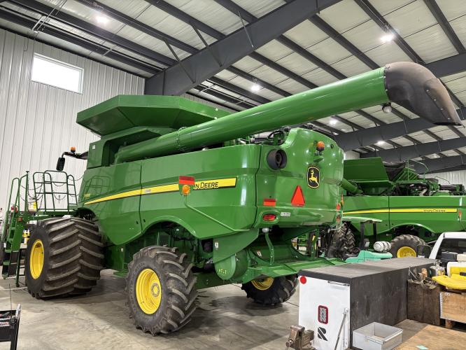 John Deere S660