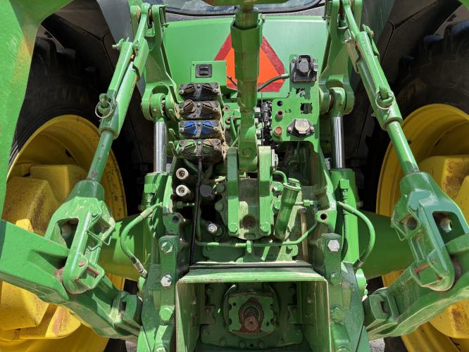 John Deere 8320R
