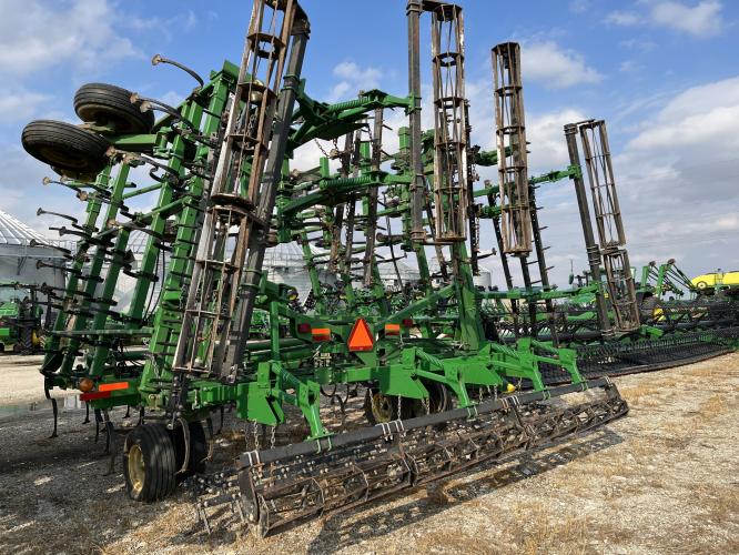 John Deere 2210