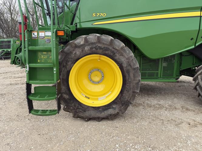 John Deere S770