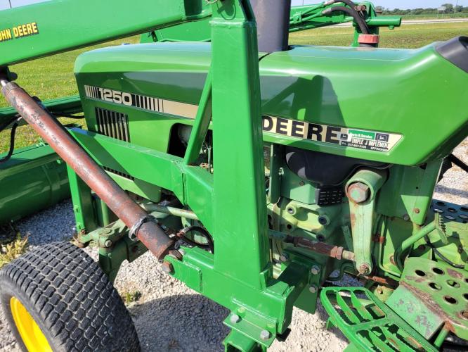 John Deere 1250