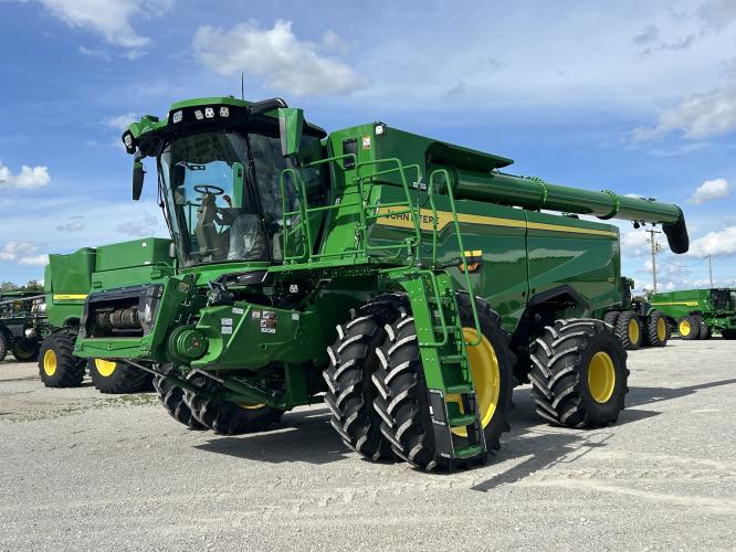 John Deere S7 700