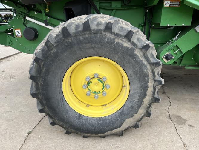 John Deere S670
