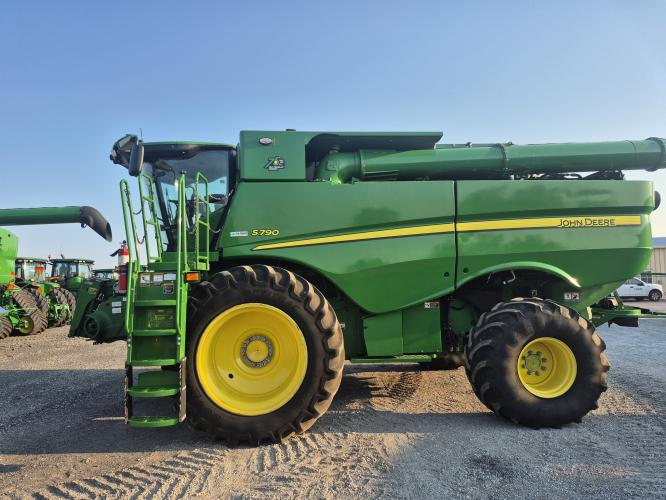 John Deere S790