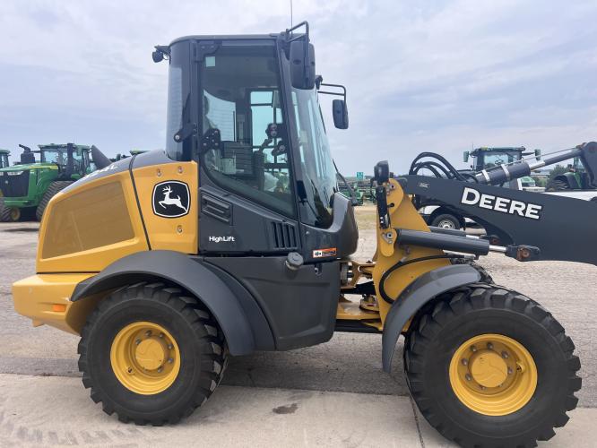 John Deere 324L