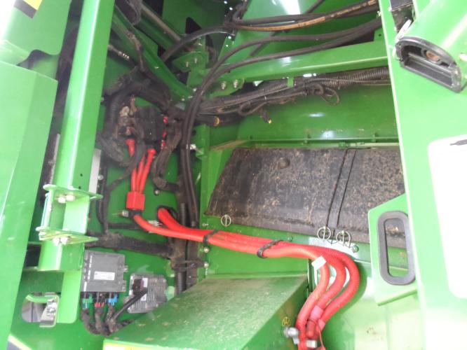 John Deere S670