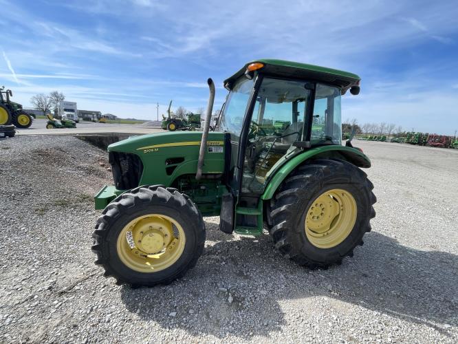 John Deere 5105M