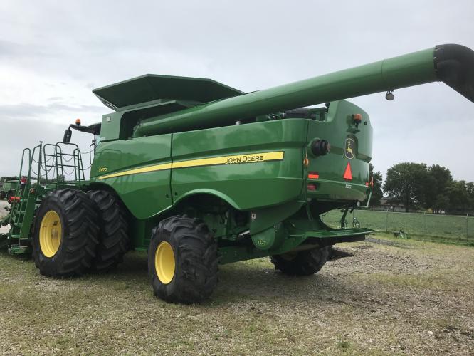 John Deere S670