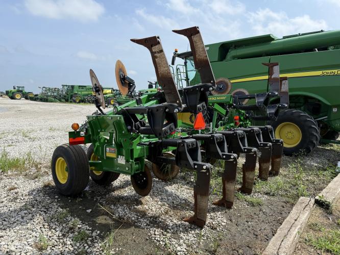John Deere 2100