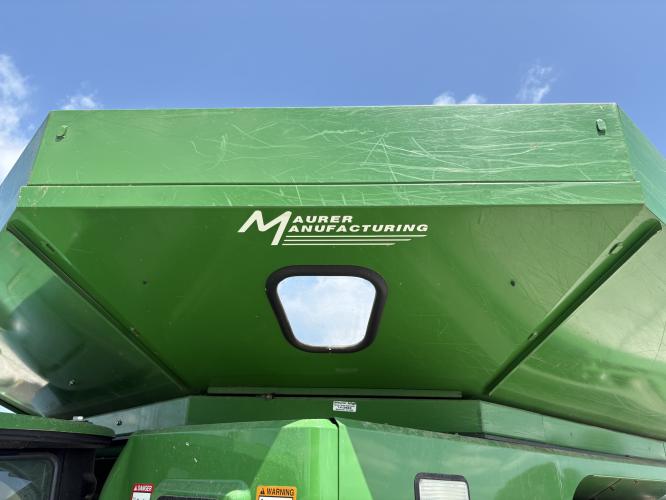 John Deere S670