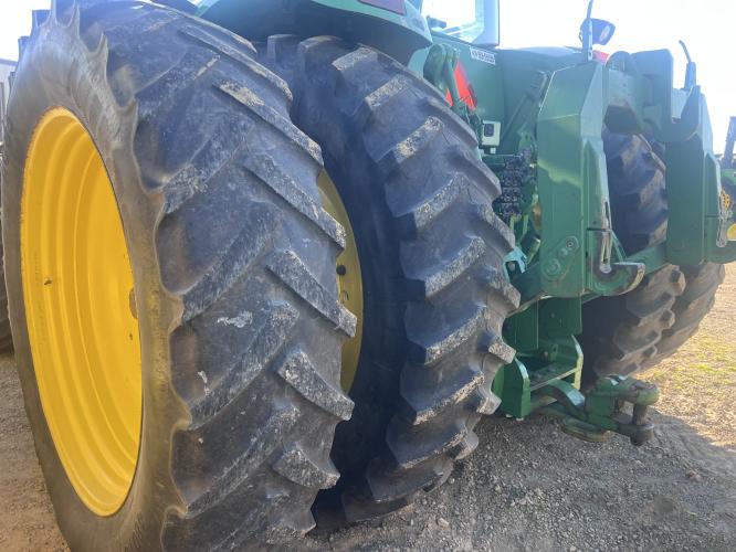 John Deere 8530