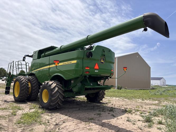 John Deere S770