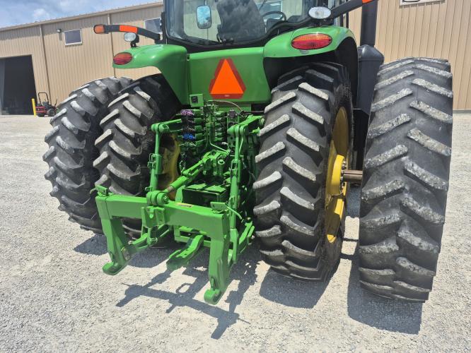 John Deere 8260R