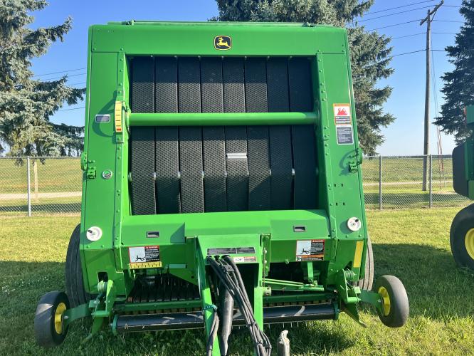John Deere 569