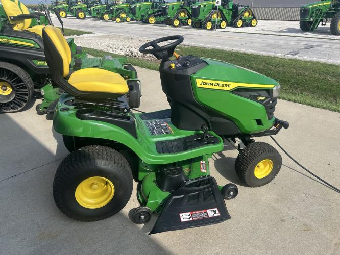 John Deere S140